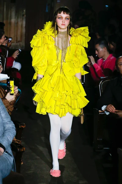 Look 16